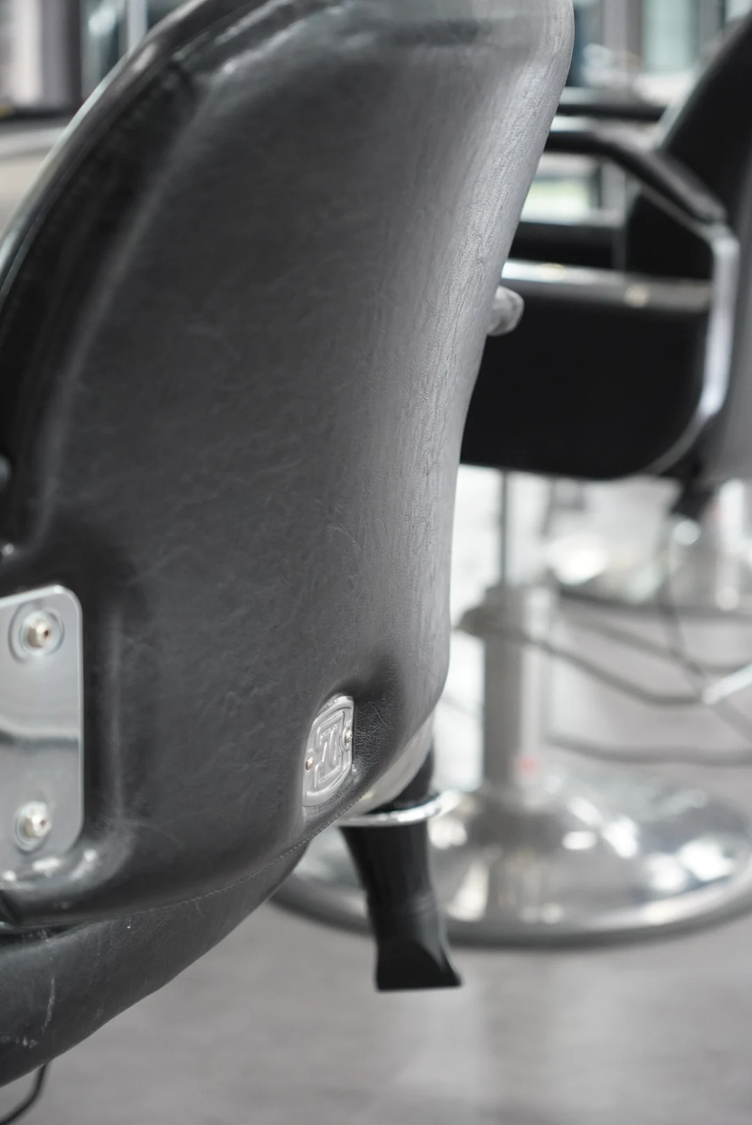 The backrest and metal structure of a work chair